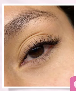 Extensiones de pestañas en Studio Chicle